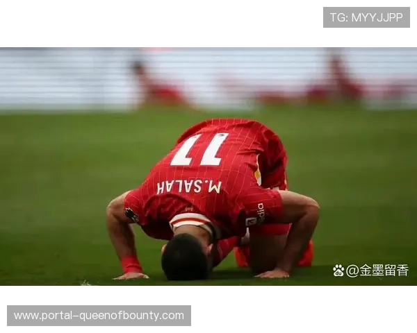 萨拉赫错失绝佳进球机会 利物浦与曼联激战中遗憾错过胜机