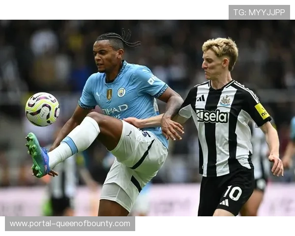 曼城球员罗德里染红离场,球队失利后神情落寞